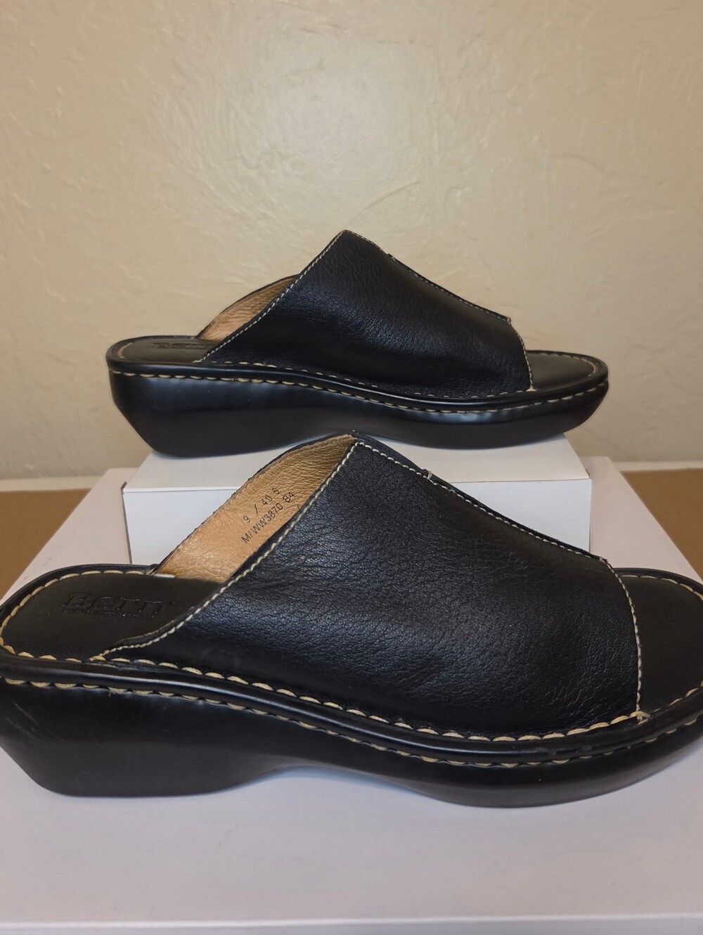 Born Women's Black Leather Slide Wedge Open Toe Sandals Comfort Size 9